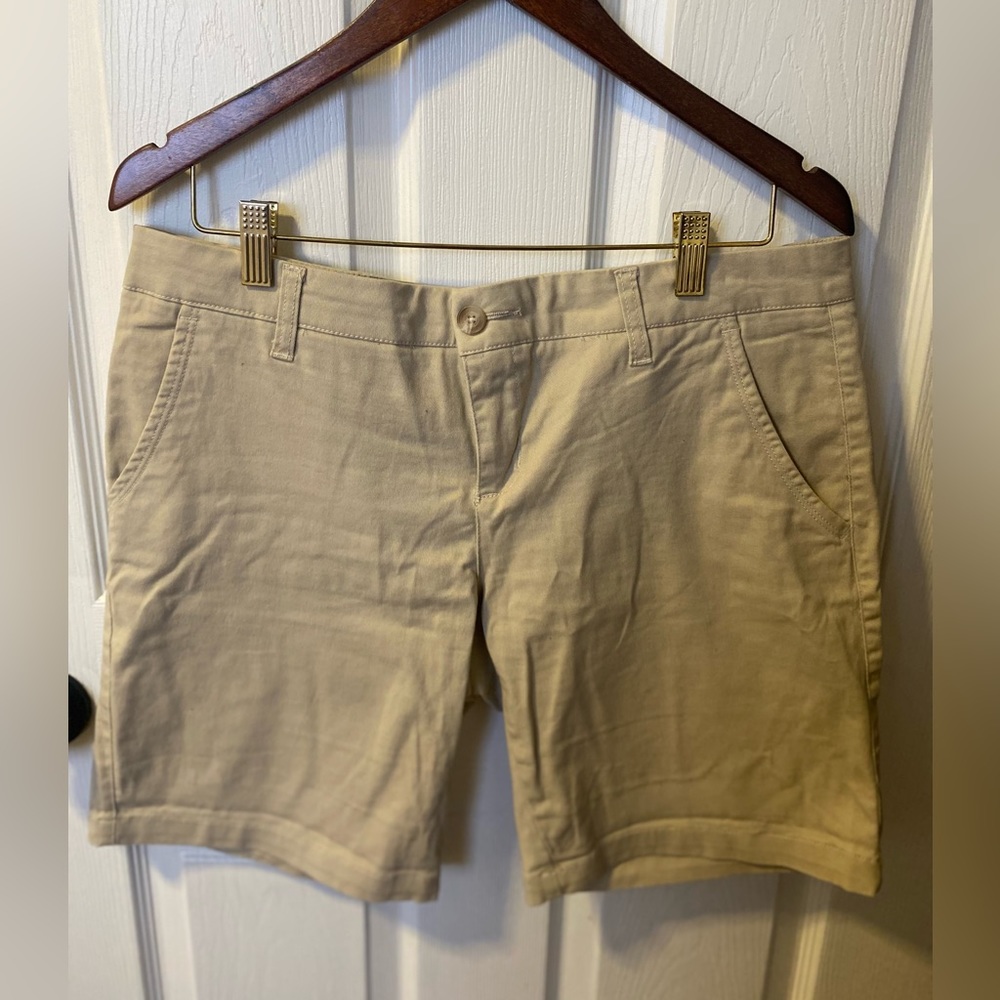 AERO Bermuda Short